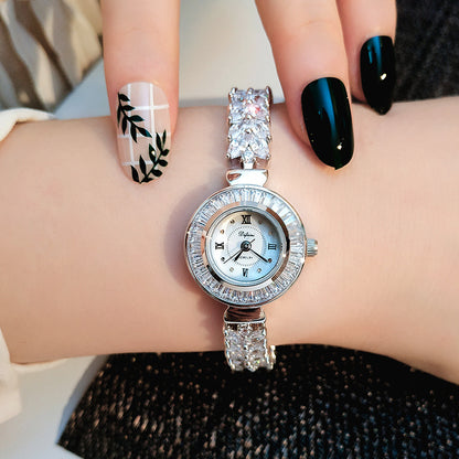 Reloj casual con pulsera de diamantes para mujer.