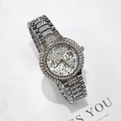 Reloj de mujer con tres ojos y diamantes completos.