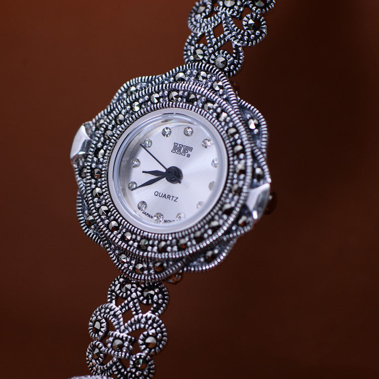 Reloj tailandés plateado para mujer