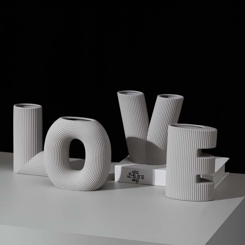 Vase en céramique à rayures et lettres d'amour, Art créatif nordique