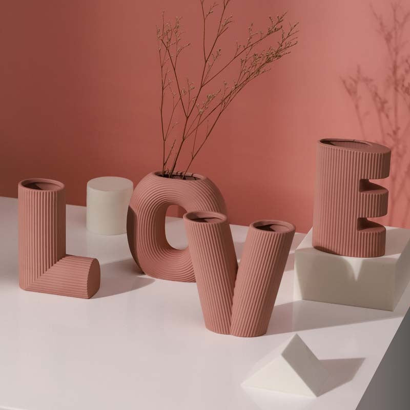 Vase en céramique à rayures et lettres d'amour, Art créatif nordique