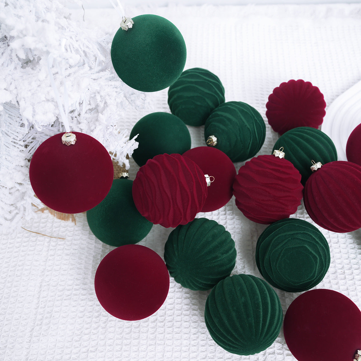 Boule de Noël floquée Pendentif pour sapin de Noël Décorations de boules de Noël floquées rouge vin vert foncé