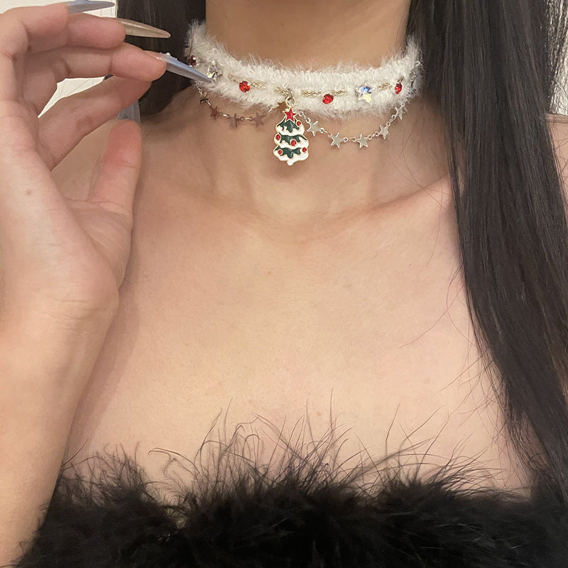 Collier en peluche avec étoiles blanches en forme de sapin de Noël