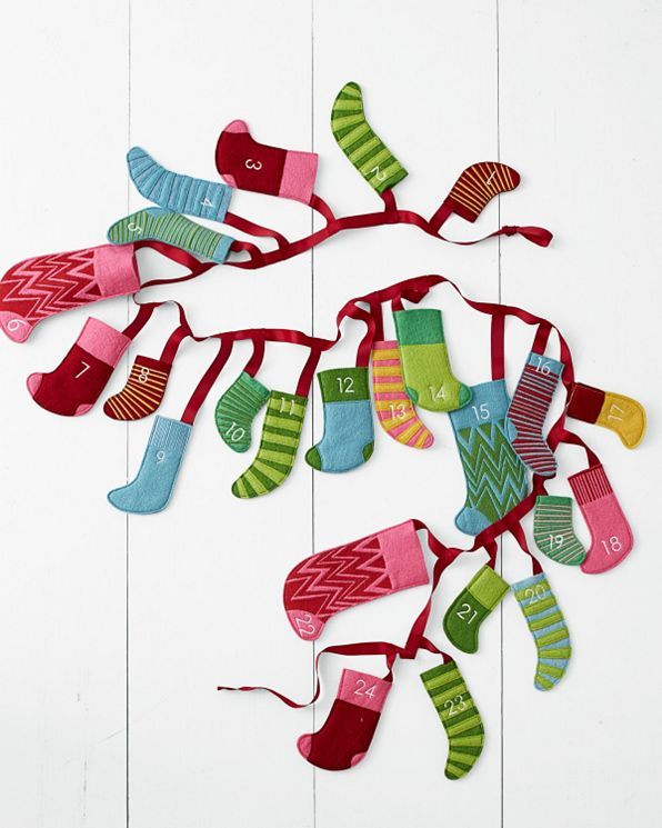 24 ornements de chaussettes de Noël en laine faits à la main