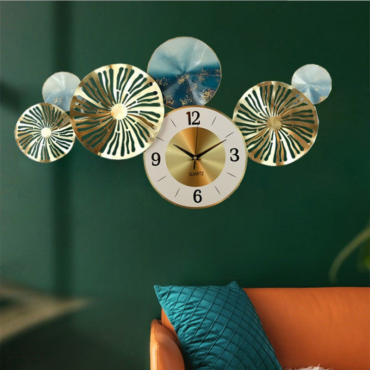 Horloge suspendue en fer doré, légère et extravagante, pour salon