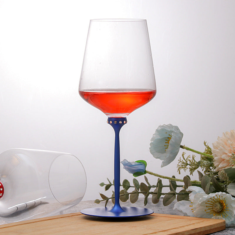 Gobelet en verre de cristal de vin rouge dansant créatif